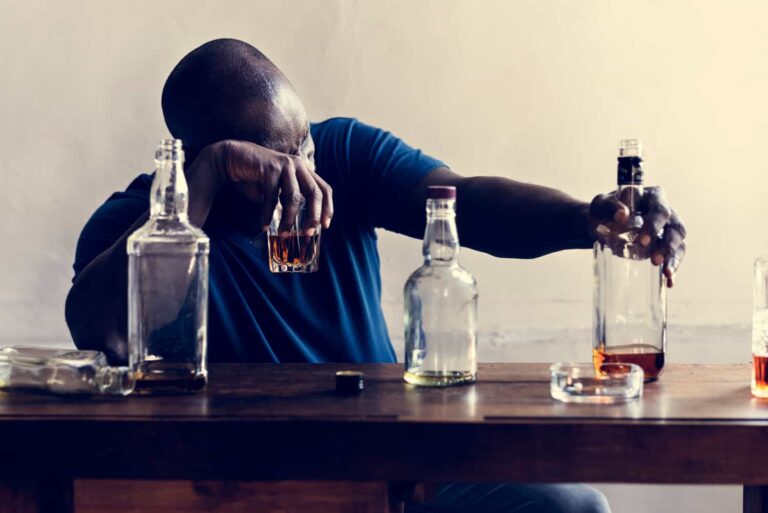 Ile piw kryje się w 100 ml wódki? Zaskakujące fakty o alkoholu i zdrowiu