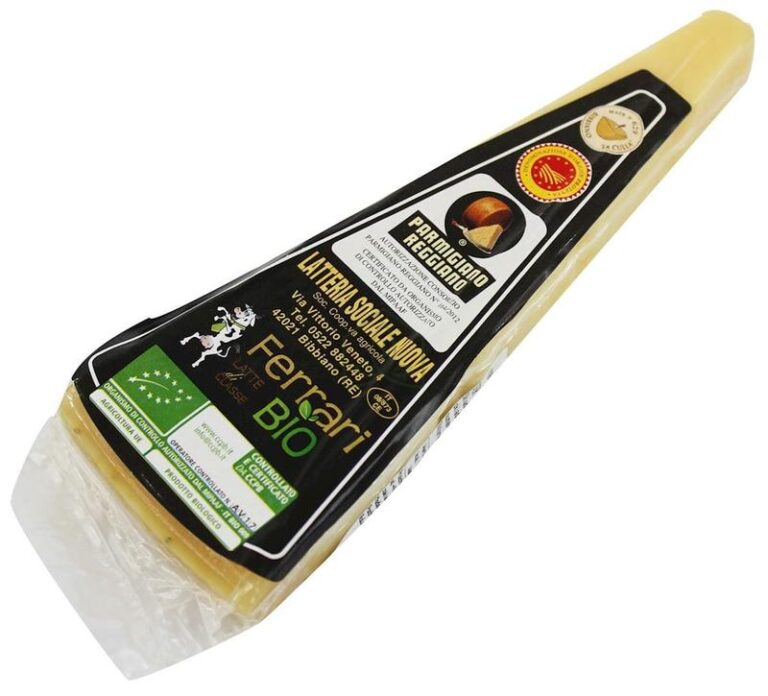 Jakie mleko kryje się za smakiem parmezanu? Odkryj sekrety jego produkcji!