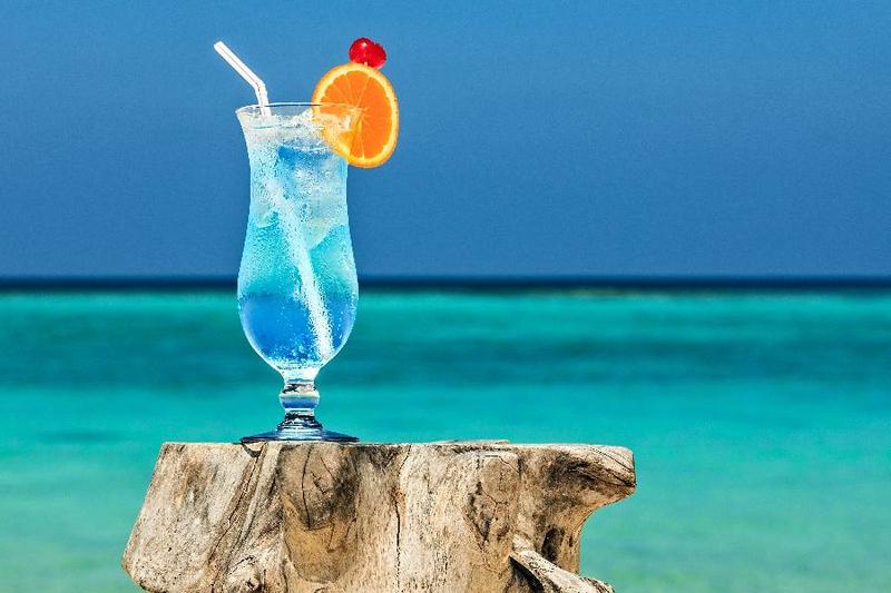 Pyszne przepisy na orzeźwiające drinks z palemka na lato