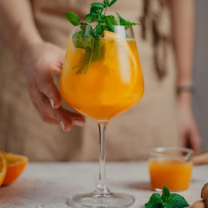 Odkryj najpyszniejsze przepisy na drinki z mango i rumem, które oczarują twoje podniebienie