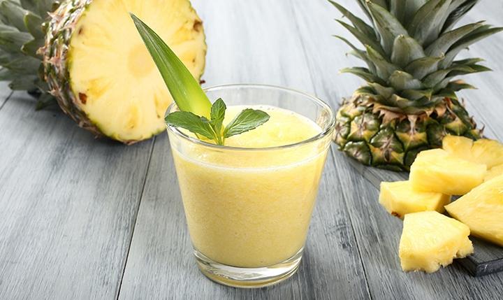 Orzeźwiający koktajl z ananasa i banana, idealny sprzymierzeniec w odchudzaniu