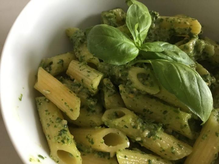 Przepis na domowe pesto
