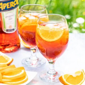 Odkryj niezapomniane chwile: Pyszne drinki z aperolem i wódką, które oczarują Twoich gości