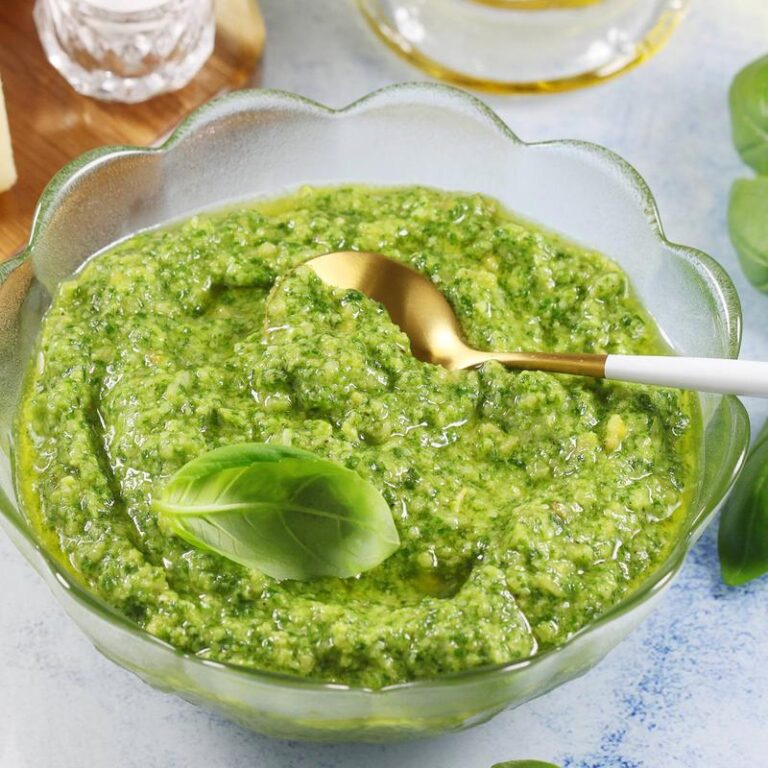 Pesto z bazylii na zimę: Przepis na zachowanie świeżości i intensywnego smaku