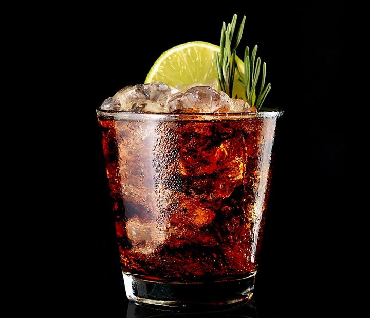 Przepisy na orzeźwiające drinki z piwem