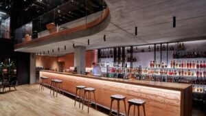 Gdzie na drinka w Warszawie? Przewodnik po idealnych miejscach na wieczór