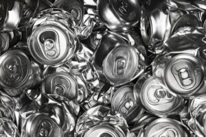 Gdzie i jak prawidłowo wyrzucać puszki po piwie? Przewodnik po recyklingu