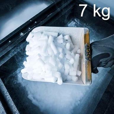 Przygotowanie drinków z suchym lodem