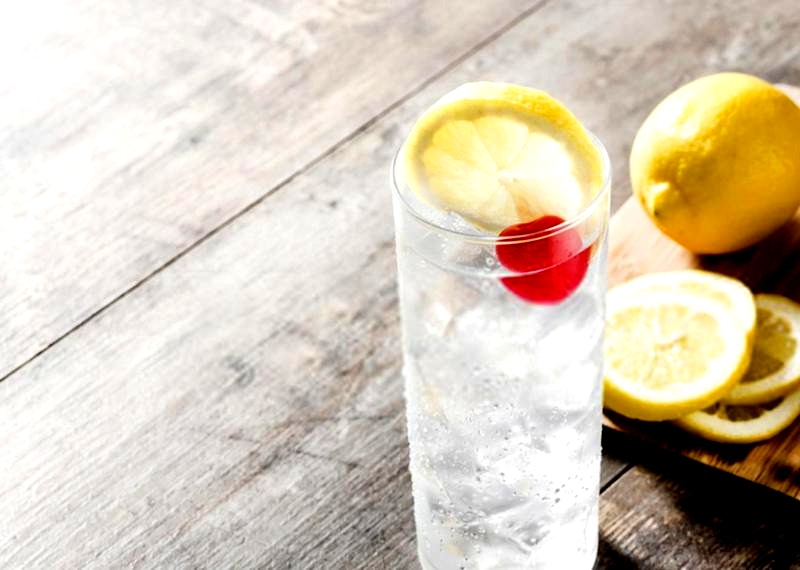 Tom Collins drink - odkryj orzeźwiający koktajl, który rozpali Twoje zmysły