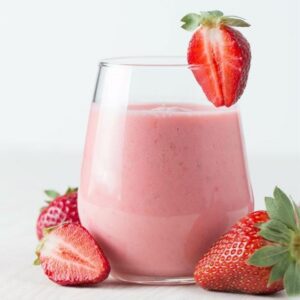 Pyszne drinki z mrożonych truskawek, które zachwycą twoich gości i dodadzą świeżości każdemu przyjęciu