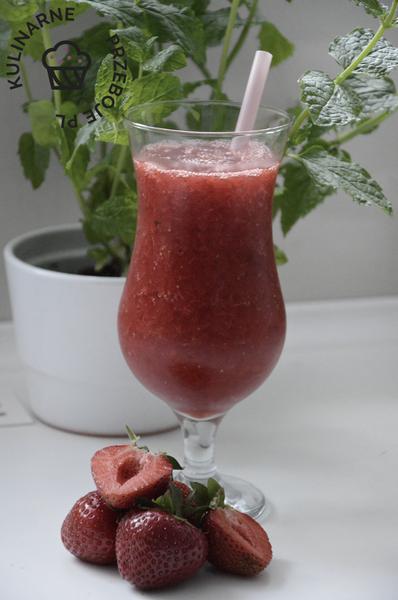 Letnie drinki z owocami