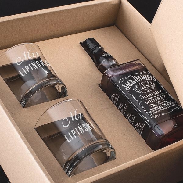 Alkohol na prezent urodzinowy – trafione propozycje dla każdego jubilata