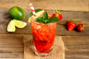 Drinki z truskawkami i rumem – 7 pysznych przepisów, które zachwycą gości