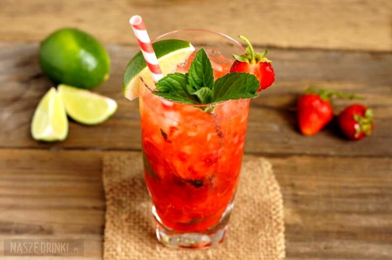 Drinki z truskawkami i rumem – 7 pysznych przepisów, które zachwycą gości