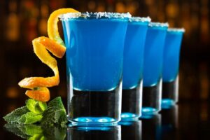 Kamikaze bols drink – prosty przepis, składniki i pomysły na serwowanie
