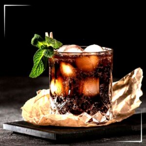 Prosty drink z whisky – 7 łatwych przepisów na każdą okazję