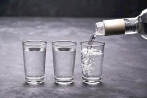 50 ml wódki – ile ma kalorii? Zaskakujące fakty o kaloryczności alkoholu