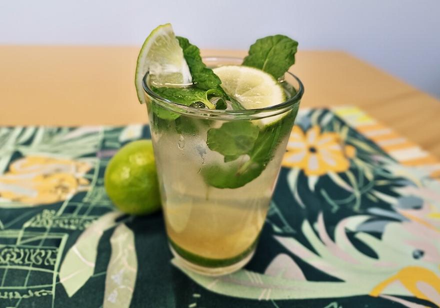 Drink z miętą i limonką