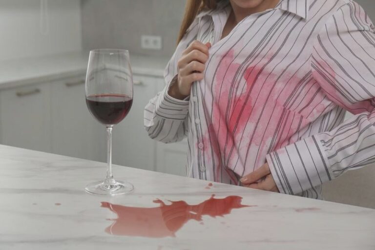 Jak sprać czerwone wino? Skuteczne sposoby bez śladów